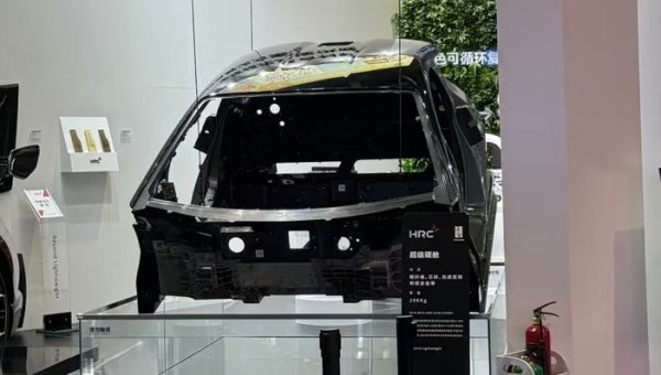 国内实盘配资 多款eVTOL、智驾产品“炸场” 汽车材料“黑科技”大放异彩|直击进博会